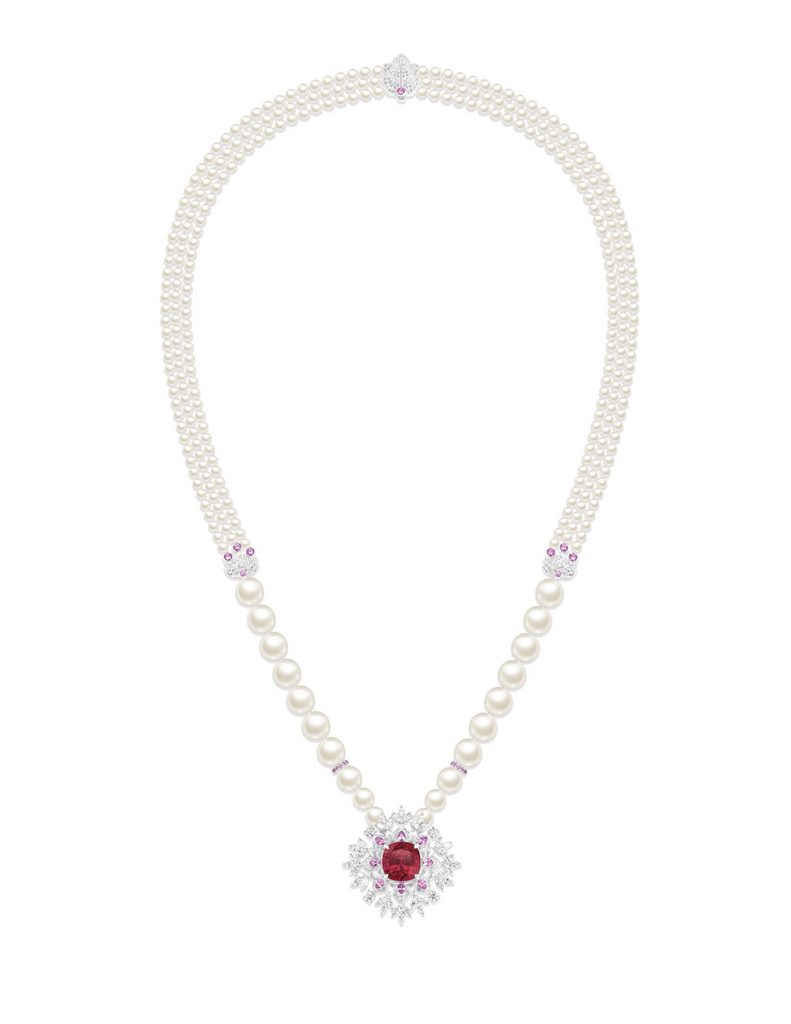 PIAGET Wings of Light系列坦桑尼亞尖晶石頂級珠寶鳳梨花鑽石項鍊，建議售價NT21800000 G37Q9101 轉換式珠寶 短鏈項鍊