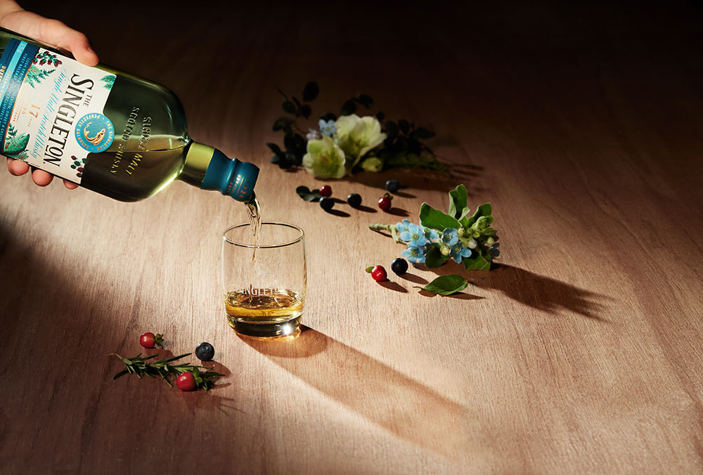 【參考圖片】The Singleton 蘇格登17年原酒單一麥芽威士忌 情境照，建議售價NT3450元 4