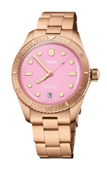 Oris Divers Sixty Cotton Candy 石英粉，建議售價NT75000 MB