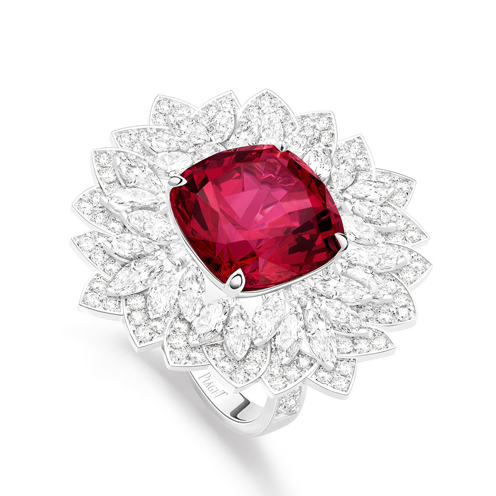 PIAGET Wings of Light系列坦桑尼亞尖晶石頂級珠寶鳳梨花鑽石戒指，建議售價NT15900000 G34M7600