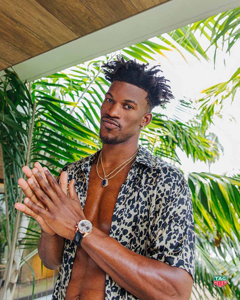 TAG Heuer泰格豪雅新品牌大使吉米·巴特勒（Jimmy Butler）配戴Carrera傑克‧豪雅生日紀念計時金錶 參考編號CBN2041.FC8306 建議售價NT605700 形象圖 4