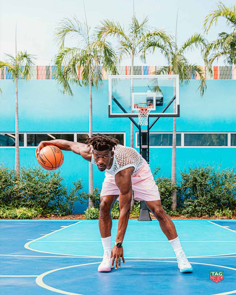 TAG Heuer泰格豪雅新品牌大使吉米·巴特勒（Jimmy Butler）配戴智能腕錶 參考編號SBG8A80.BT6221 建議售價NT77400 搭配青檸綠橡膠錶帶 參考編號BT6223 建議售價NT5040 形象圖7