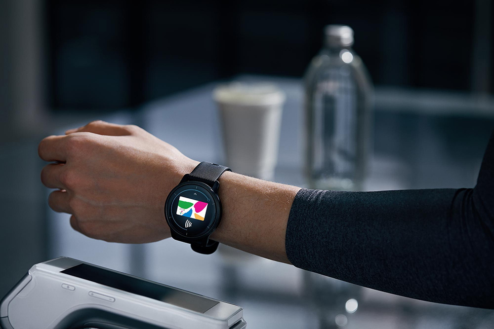 「VENU 2系列GPS智慧腕錶」內建多項智慧提示、悠遊卡及Garmin Pay行動支付，減少接觸風險、保護大家的健康，讓你輕鬆掌握健康便利又安全的生活