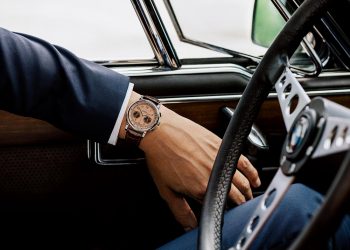 1815 CHRONOGRAPH “Best of Show” Concorso d’Eleganza Villa d’Este
 
For the first time this year, a unique special model of the 1815 CHRONOGRAPH in white gold with solid pink gold dial and hand-engraved hinged cuvette will be presented as a prize for best car in the competition. In addition to these visible special features, the watch also has several beautiful characteristics that are very rare in watchmaking, such as the double-assembled movement with a total of 306 individual parts, all of which are elaborately finished despite the fact that many of them are hidden from view. By choosing one of the most beautiful column-wheel-driven flyback chronographs as the new trophy, A. Lange & Söhne shows how you can inspire enthusiasm with superb mechanical craftsmanship, while also reminding us of the connection between motorsport and timekeeping that has evolved over the years.