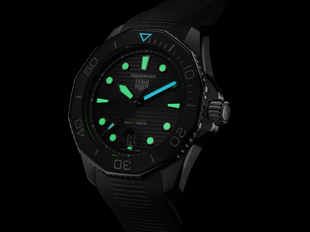TAG Heuer泰格豪雅 Aquaracer Professional 300米黑面橡膠錶帶43毫米錶徑 Calibre 5自動機芯 參考編號WBP201A.FT6197 建議售價NT89200 7