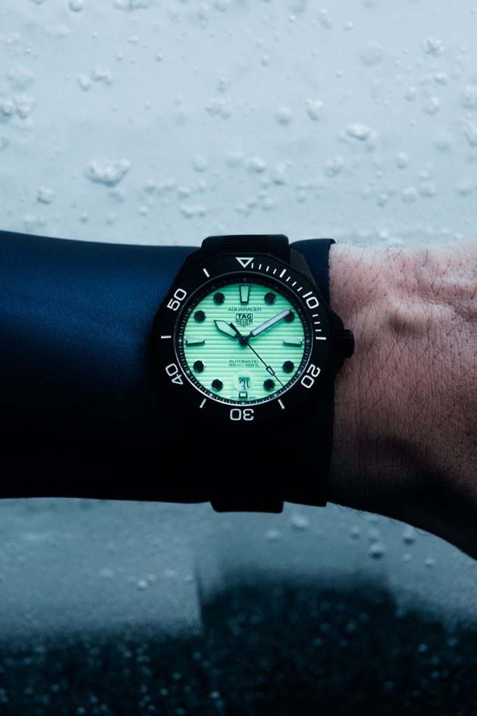 TAG Heuer泰格豪雅Aquaracer Professional 300 Night Diver夜潛者43毫米錶徑 參考編號WBP201D.FT6197 建議售價NT109400 1