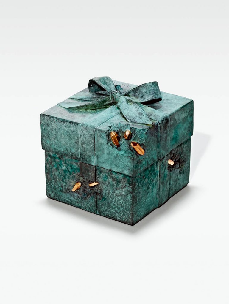 Tiffany攜手藝術家Daniel Arsham改造標誌性夢幻藍盒 限量雕塑作品於全球發布 3
