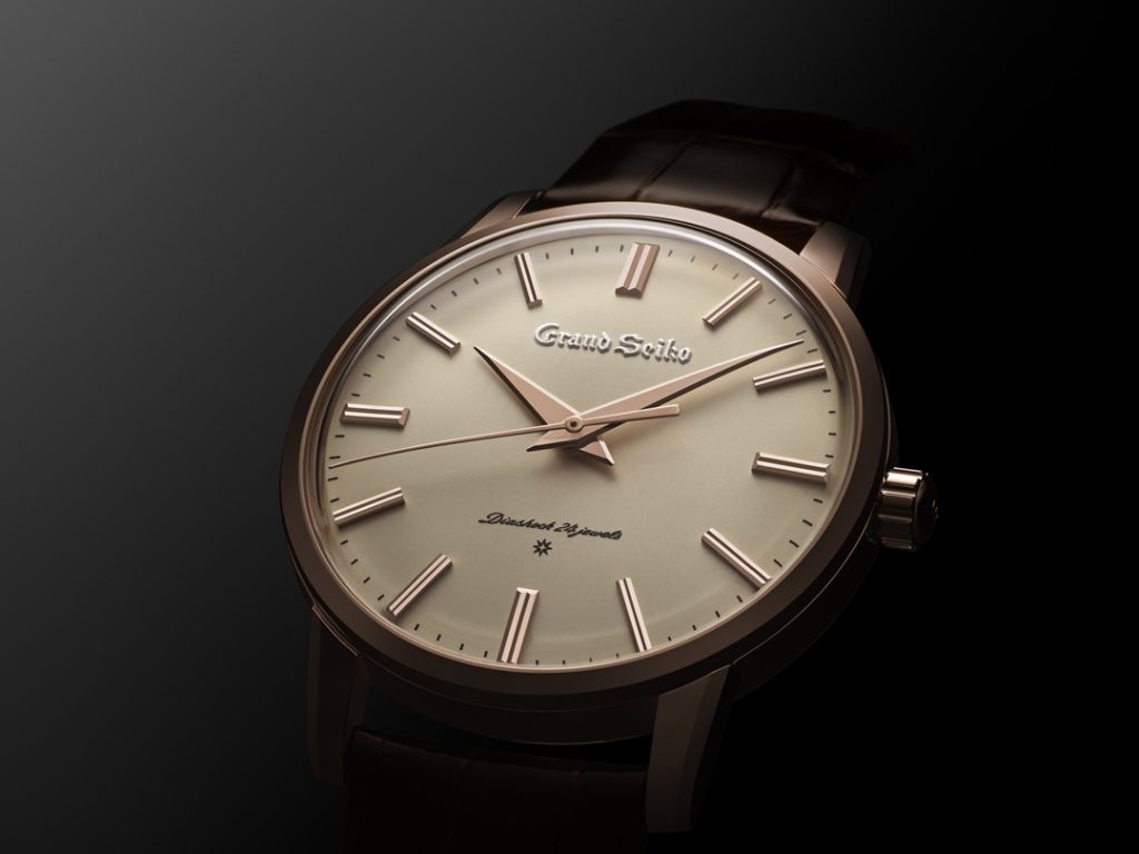 「Grand Seiko」logo以打凸的技術加工，增添立體光澤感。