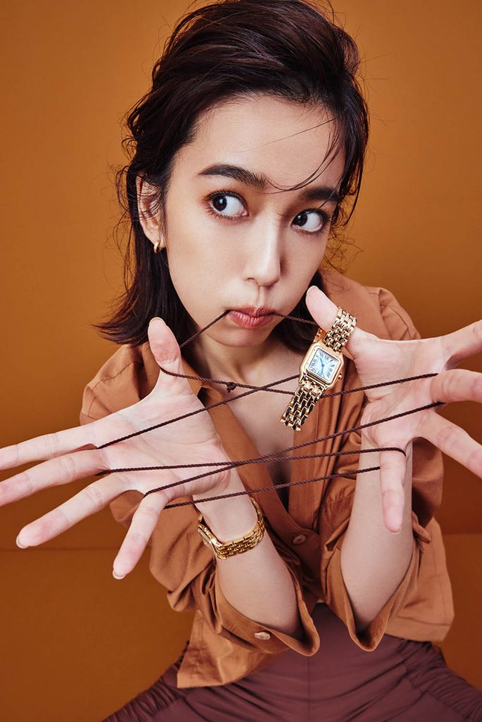 01.陳庭妮配戴Panthere de Cartier 美洲豹玫瑰金腕錶，中型款