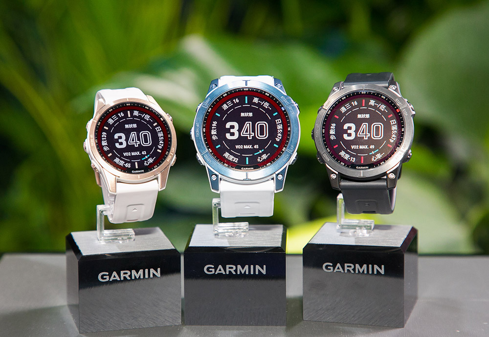 Garmin「f nix 7戶外進階複合式運動GPS腕錶系列」專利太陽能科技電力續航3倍進化，內建進階運動功能Real Time Stamina體力量表更有業界首創手電筒照明