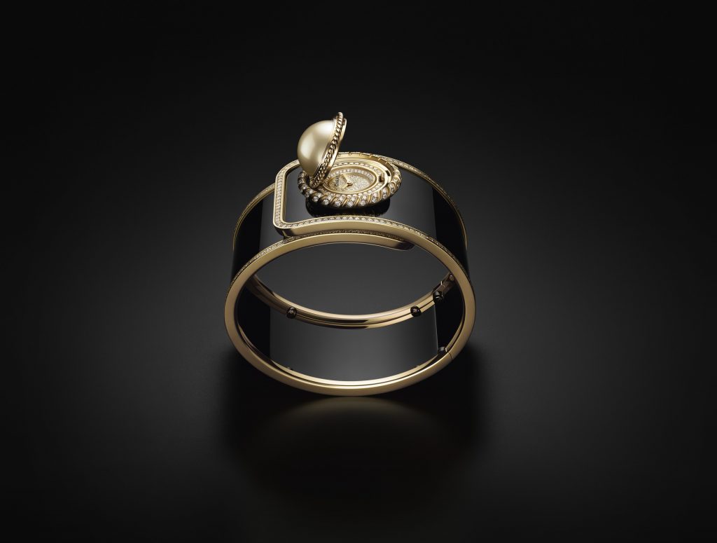 H7450 Mademoiselle Privé Bouton Golden Pearl Motif Cuff 6
