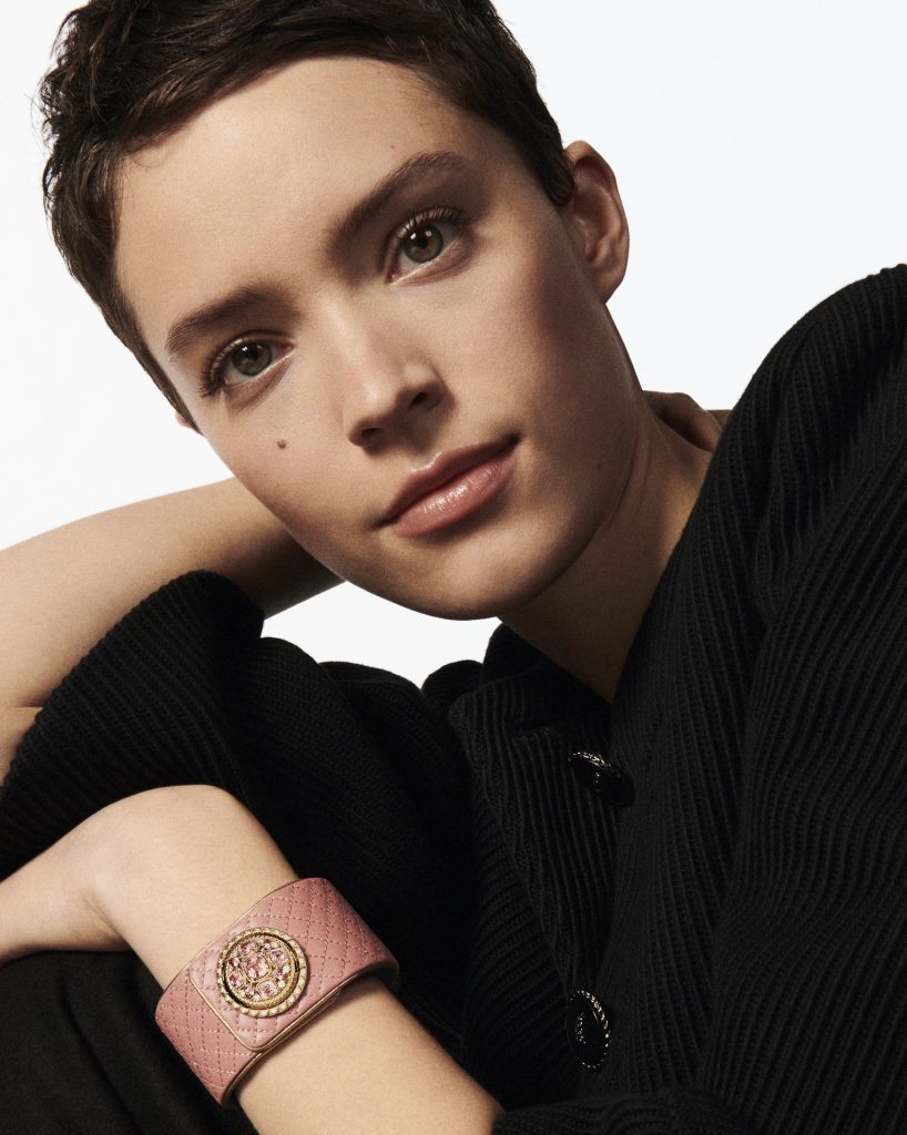 Model H9627 Mademoiselle Privé Bouton Byzantine Motif