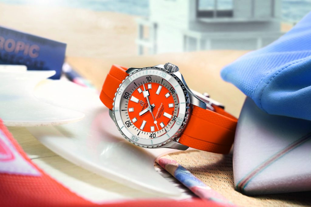 BREITLING Superocean百年靈超級海洋36毫米自動腕錶，橘色面盤情境圖 01