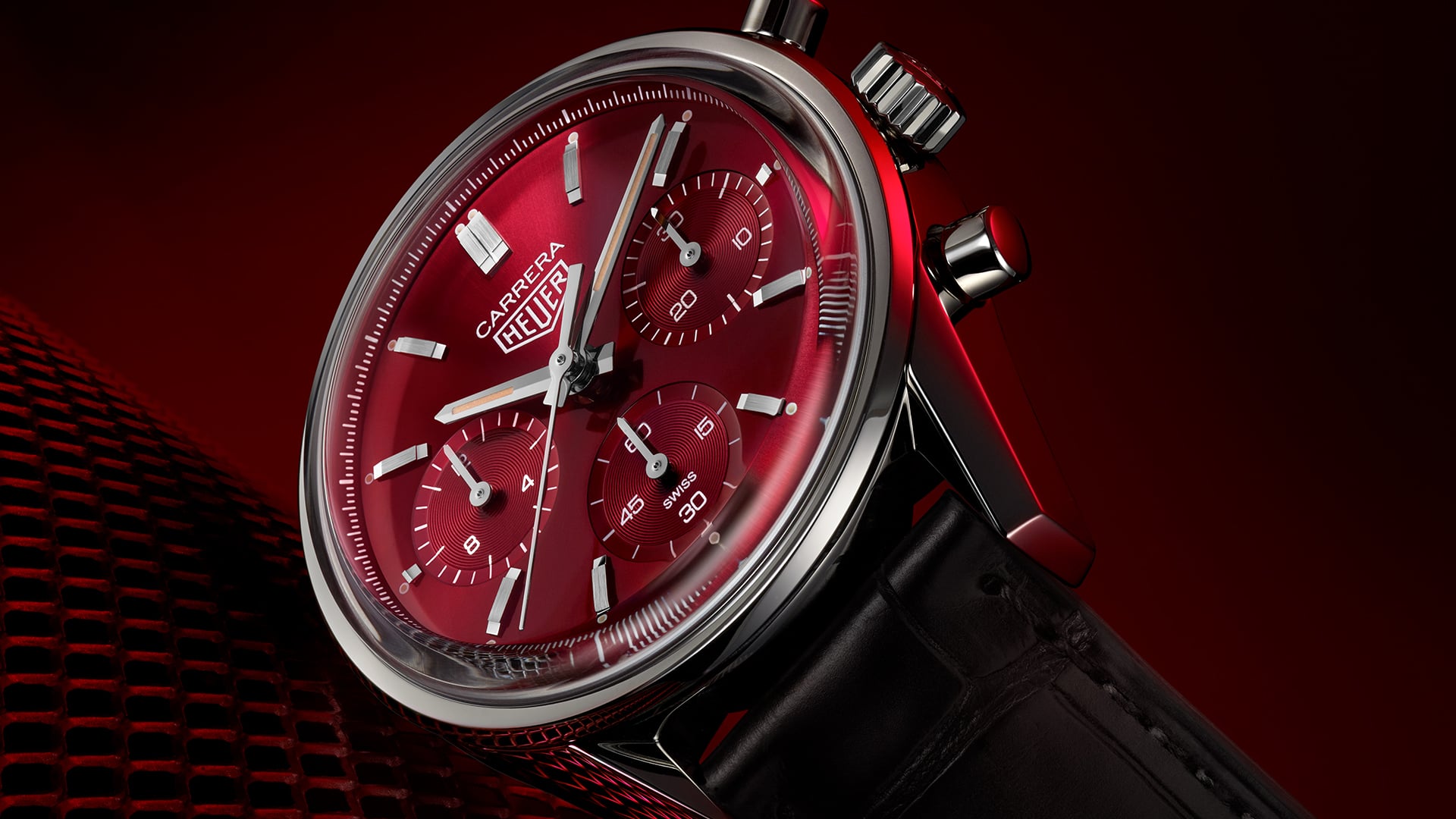TAG Heuer 泰格豪雅Carrera紅面限量計時腕錶 參考編號CBK221G.FC6479 建議售價NT222100 情境圖3