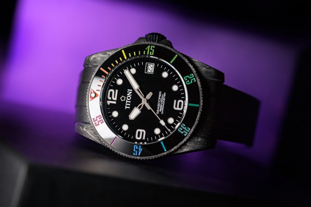 瑞士最高等級工藝，一層一層燒製上色的TITONI Seascoper CarbonTech時尚彩虹