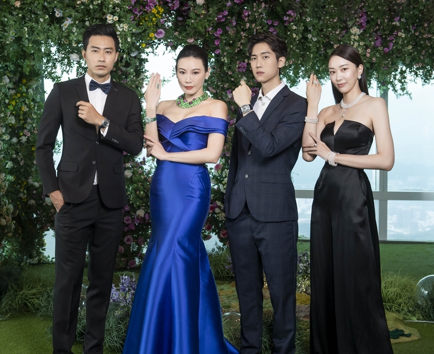 名模楊時修（左起）、李彬、范姜彥豐與張敏紅，分別展演Breguet、Chopard、BVLGARI與Mikimoto等四大頂級品牌新作。 1