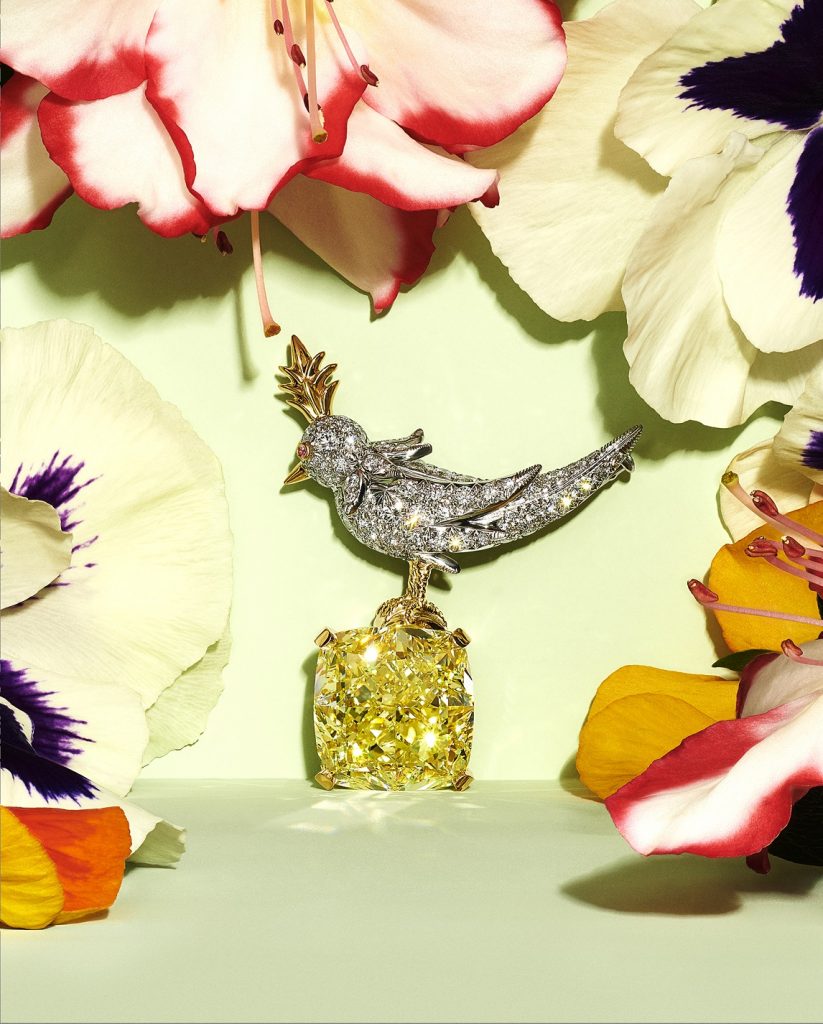 Tiffany Schlumberger® Bird On A Rock 鉑金和18K金胸針，鑲嵌單顆重逾23 克拉枕形切割濃彩黃鑽、白鑽及粉紅...