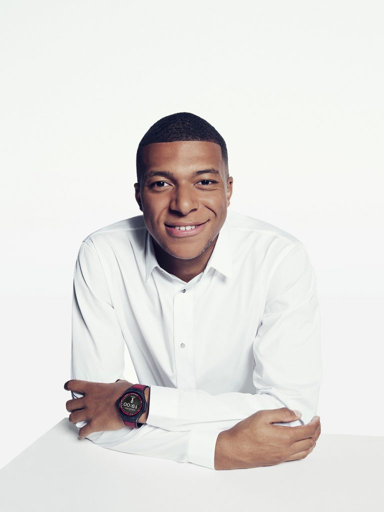 Hublot 大使Kylian Mbappe 配戴 Big Bang e 2022 FIFA 世足腕錶 1