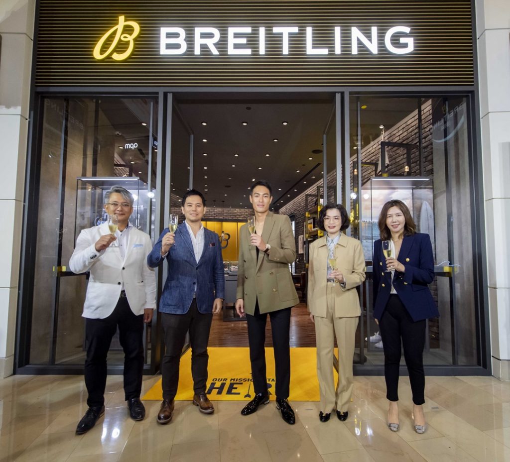百年靈台北101專賣店正式開幕，來賓與高層敬酒誌慶。（完整圖說請詳見郵件內容）