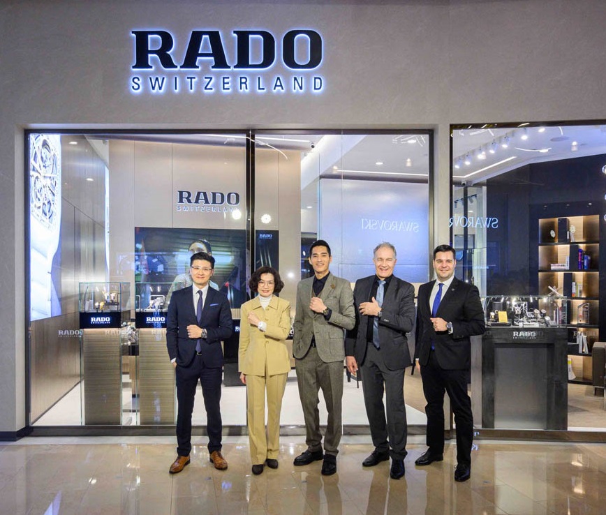 Rado瑞士雷達表正式進駐台北101，今舉辦開幕活動。左起為Rado副總經理唐震勤、台北101總經理朱麗文、品牌好友藍正龍、Rado CEO Adrian Bosshard、Rado Regional Brand Manager Daniel Garcia