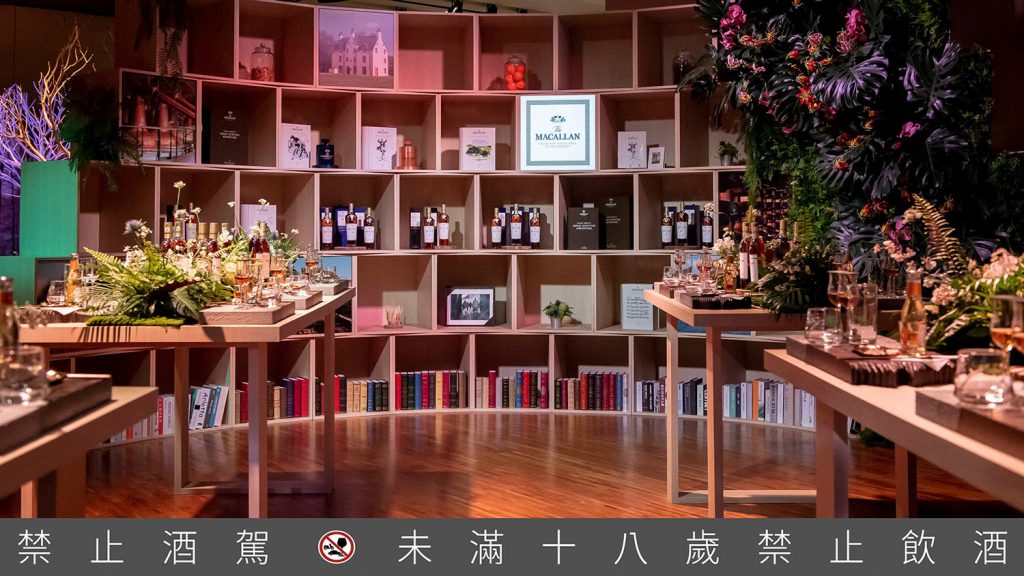 【新聞圖片6】夏季使用傳統蘇格蘭人自河川拾取冰凍石頭的品飲方式，將「經典雪莉桶 12 年」搭配大冰，感受頃刻的清爽。