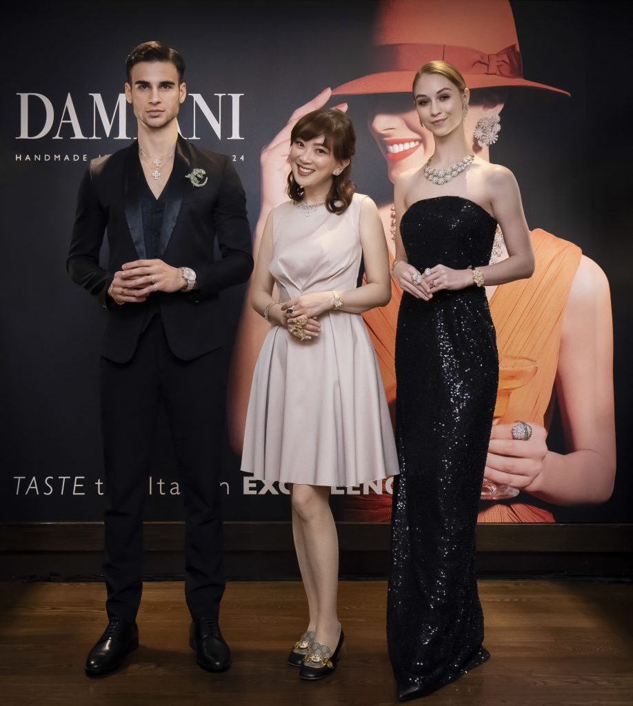 DAMIANI 台灣戴美安妮總經理Maggie Wang（中）與兩位外籍模特兒合影。
