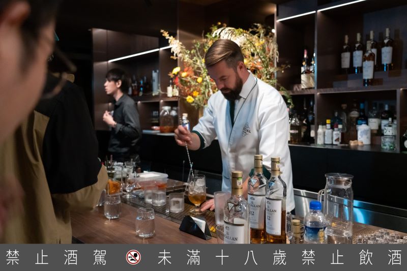 【新聞圖片3】來自亞洲排名第三、世界排名第十三名的BKK Social Club的Philip Bischoff，以雪莉王者細緻優雅的風味與各地特色食材交織，把調酒迷人而多變的豐富層次更加提昇。