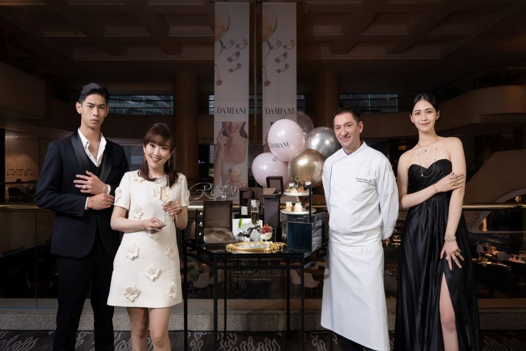 台灣DAMIANI總經理Maggie Wang（左二）、晶華酒店西點行政主廚羅倫（右二）與兩位名模合影。