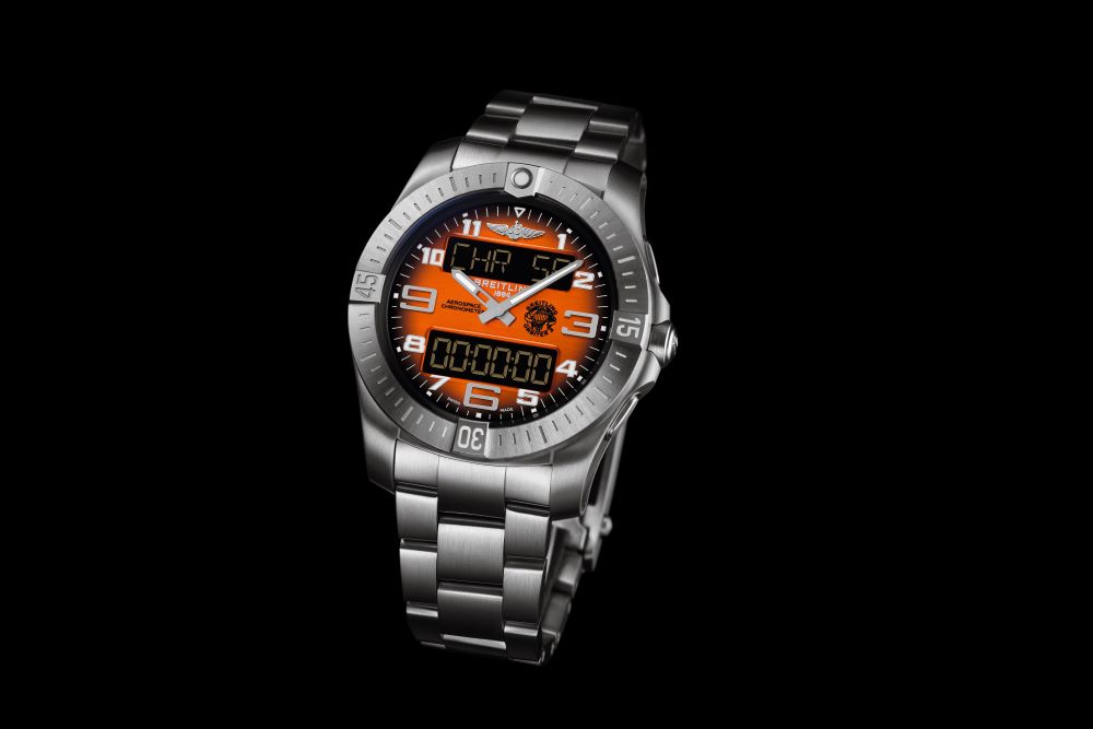 BREITLING百年靈Aerospace B70 Orbiter航天多功能熱氣球B70腕錶，鈦金屬鏈帶款情境圖。 02
