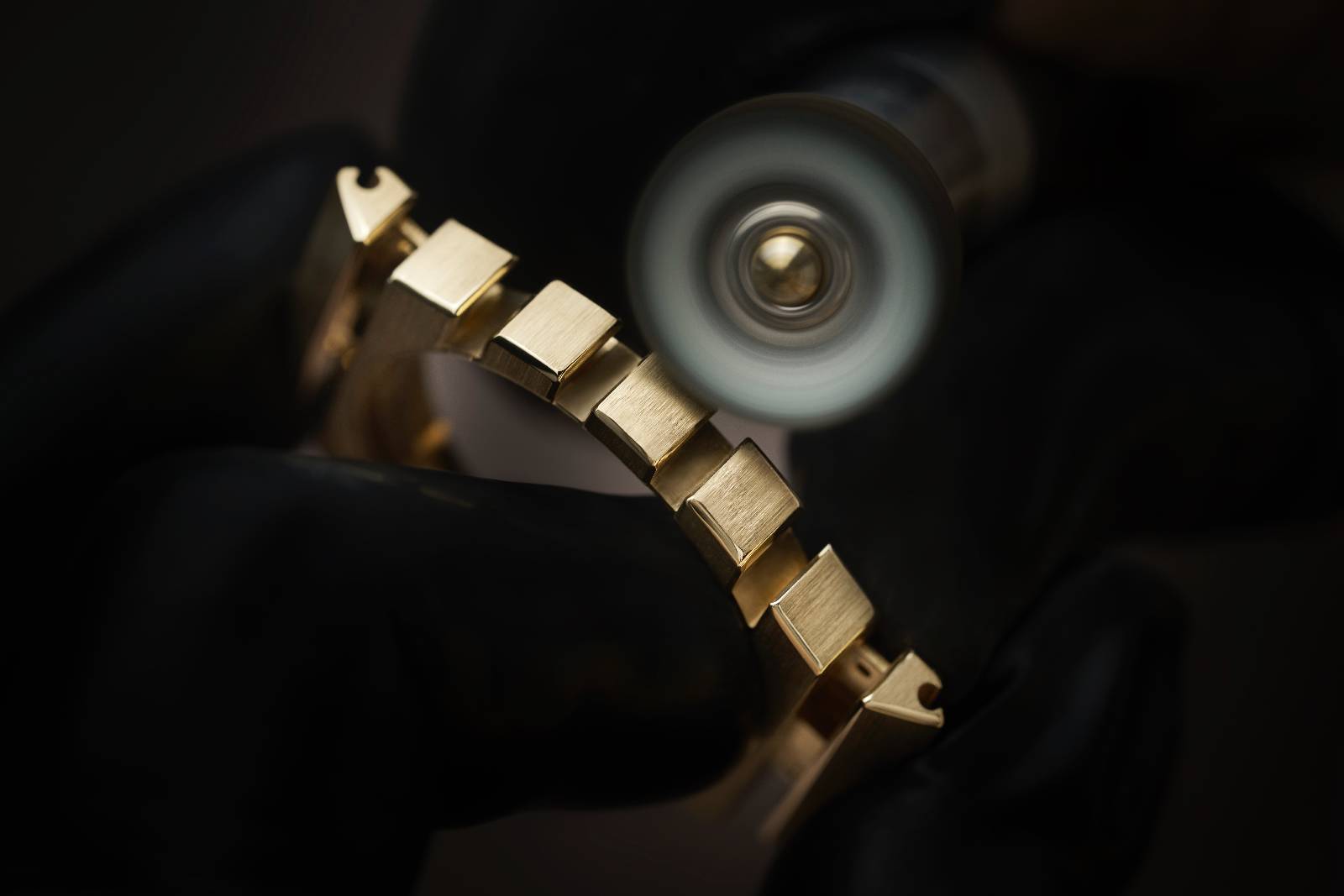 PIAGET Polo 79 系列18K黃金超薄自動上鍊腕錶，搭載伯爵自製1200P1機芯，G0A49150 工藝圖2