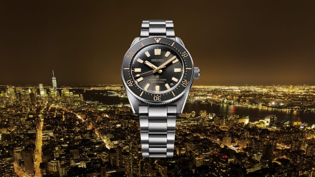 Seiko品牌100週年特別版 SPB455J1，特別以炭灰色面盤搭配金色時標作為設計，規格與藍色和黑色錶盤版本相同。