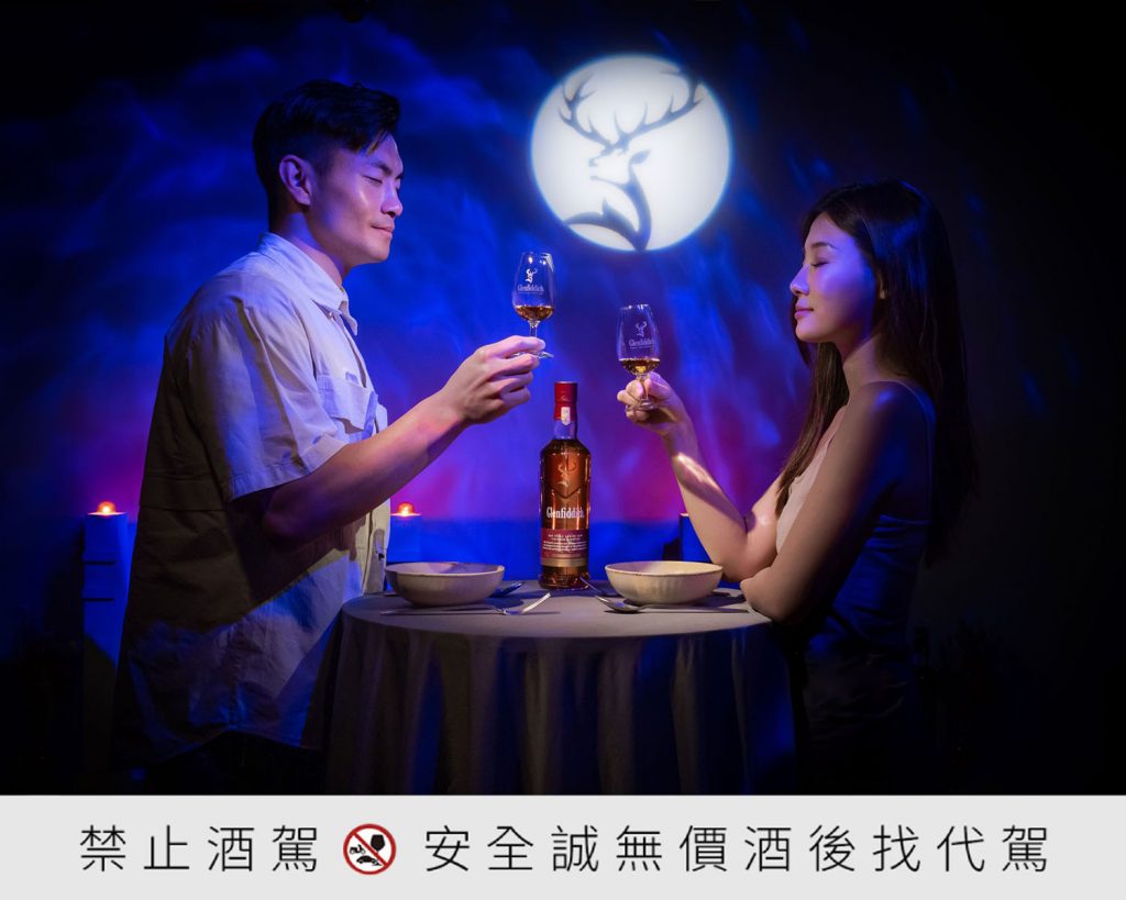 附圖2 革命性創作《無光晚餐》x 格蘭菲迪 第八號菜單 打造前所未有的威士忌品飲情境，細細品酌「格蘭菲迪18年新．雪莉」