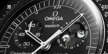 sc01 24 BioceramicMoonSwatch MissionToTheMoonphase NewMoon close up dial