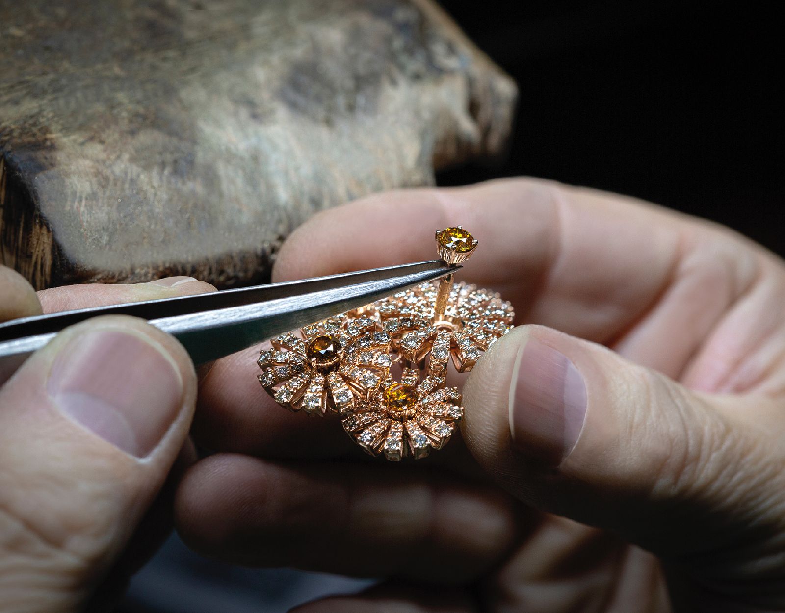 Damiani Margherita Desert Garden Necklace gold and fancy diamonds craftsmanship 3