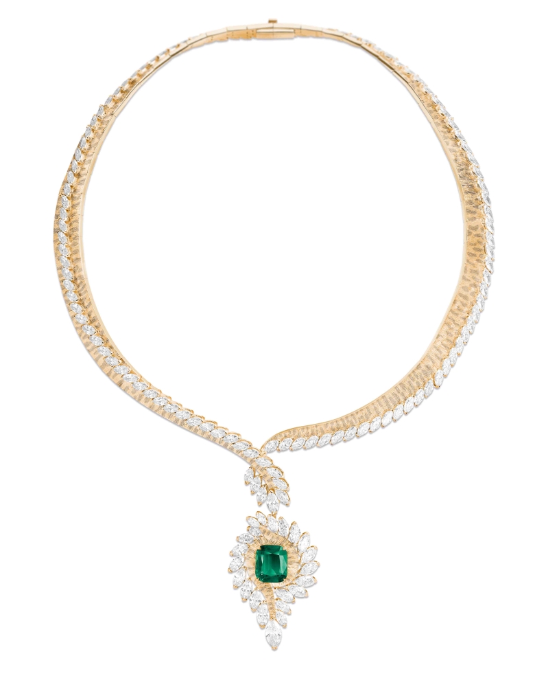 PIAGET Metaphoria 0002 PIAGET Metaphoria 頂級珠寶列 Efflorescens 18K黃金祖母綠鑽石項鍊，建議售價約NT29400000 G37R9501