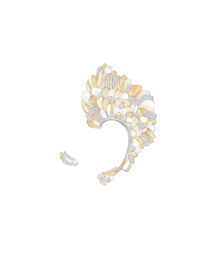 PIAGET Metaphoria 0007 PIAGET Metaphoria頂級珠寶系列 Alata 18K黃金與白金珍珠母貝鑽石耳環，建議售價約NT9150000 G38T2100