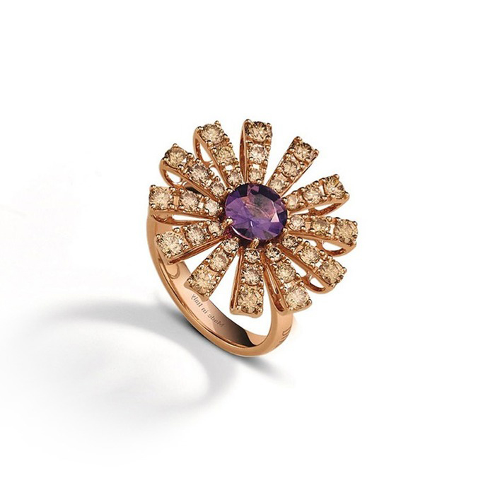 DAMIANI Margherita 瑪格麗特系列18K玫瑰金紫水晶棕色鑽石戒指，參考價格NT 135900。