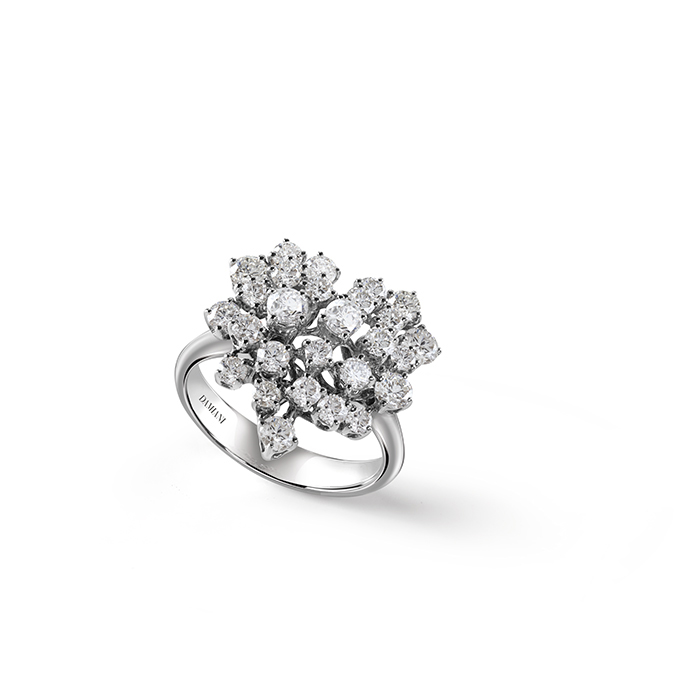 DAMIANI Mimosa 含羞草系列18K白金鑽石心型戒指，參考價格NT 284400