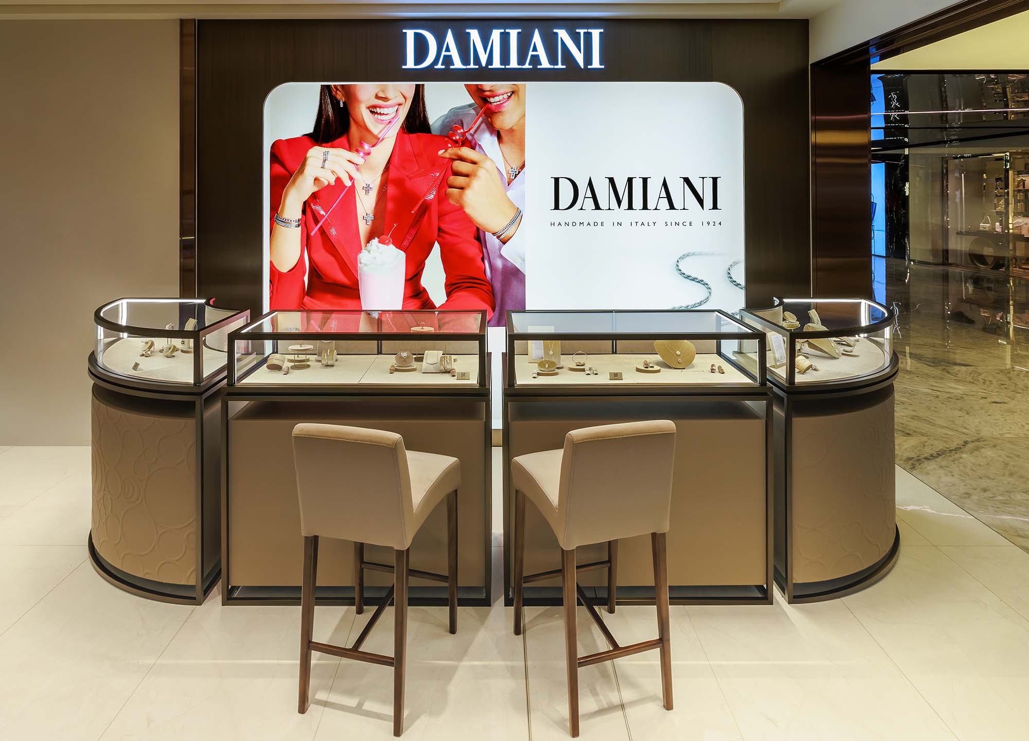 DAMIANI攜手昇恆昌於桃機二航廈打造MasterPiece品牌獨立專區。