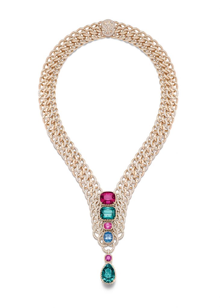 PIAGET Essence of Extraleganza頂級珠寶暨腕錶系列18K玫瑰金綠碧璽與彩色寶石項鍊，建議售價約NT18600000 G37T1800