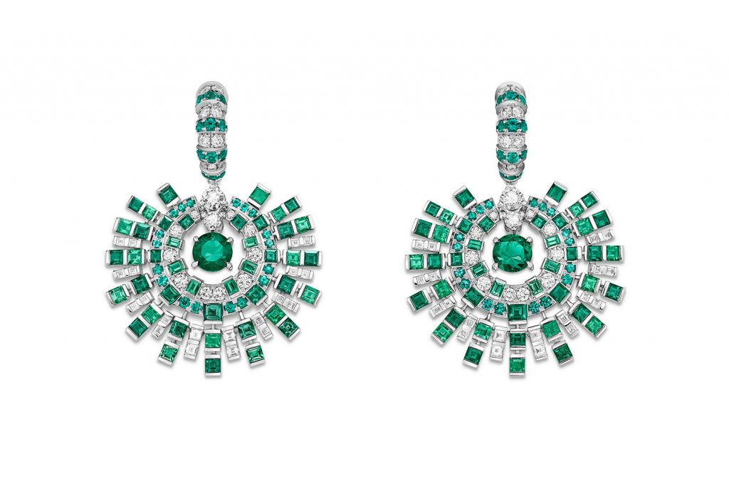 PIAGET Essence of Extraleganza頂級珠寶暨腕錶系列18K白金祖母綠鑽石耳環，建議售價約NT14000000 G38T9000 型態1