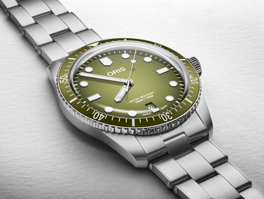 Oris Divers Sixty Five日期腕錶，情境圖 森林綠40.00 mm 2