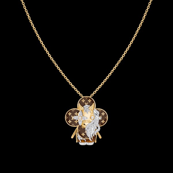 resized 【獨家商品】VIVIENNE HORSE 吊墜 黃K金、白K金、亮漆及鑽石 1460000型號 Q93978 107顆鑽石，共約重0.8克拉