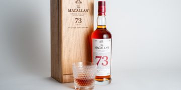 【新聞圖片4】「The Red Collection 73年」蒸餾於1950年，在麥卡倫定製的專屬橡木桶歷經73年的光陰靜置，直至熟成到達巔峰時汲取裝瓶珍稀問世。