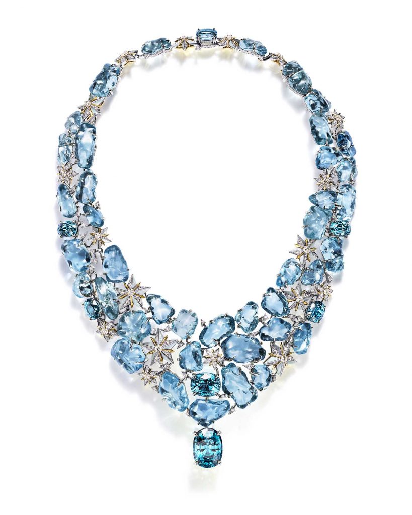 2024 Blue Book高級珠寶Tiffany Celeste—星夜如夢系列 鉑金與 18K 黃金鑲嵌7顆逾90克拉藍色風信子石及40顆逾400克拉不規則海水藍寶，珍珠母貝及鑽石項鍊