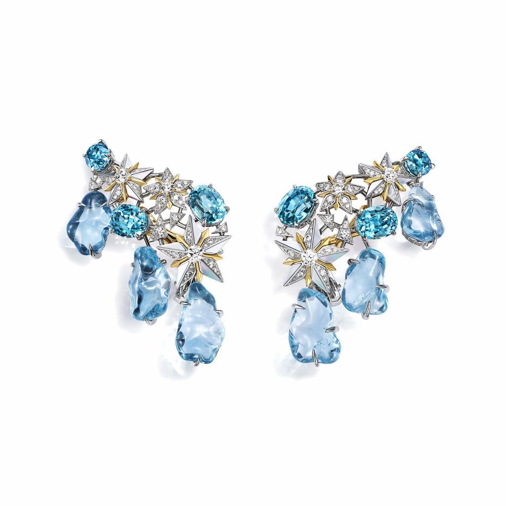 2024 Blue Book高級珠寶Tiffany Celeste—星夜如夢系列 鉑金與18K黃金鑲嵌6顆逾22克拉橢圓形藍色風信子石及6顆海水藍寶，珍珠母貝及鑽石耳環