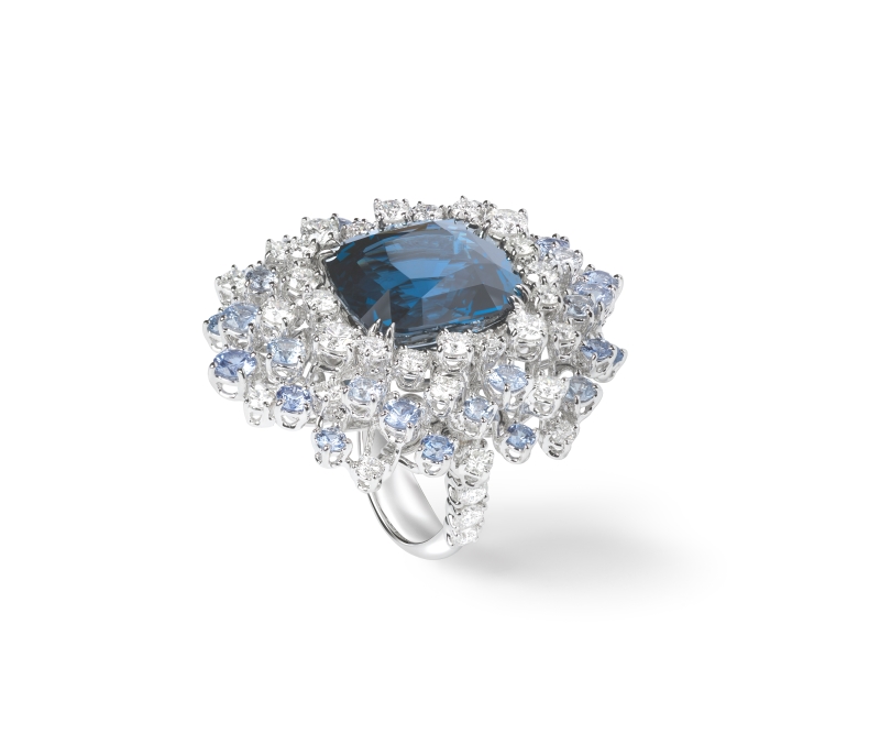 DAMIANI Mimosa Aura含羞草18K白金鈷藍尖晶石與鑽石高級珠寶戒指，建議售價NT 5940000