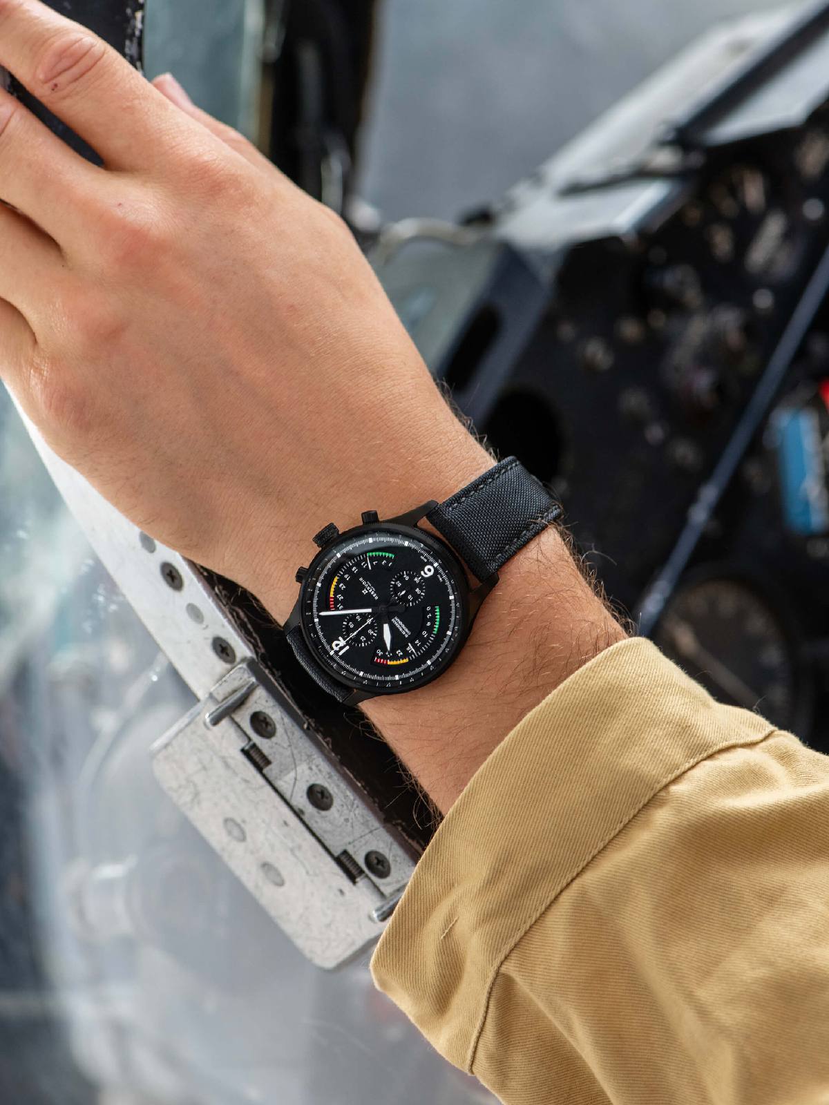 RESERVOIR AIRFIGHT CHRONOGRAPH BLACK Lifestyle 3 @lauraevratphotography fiche produit