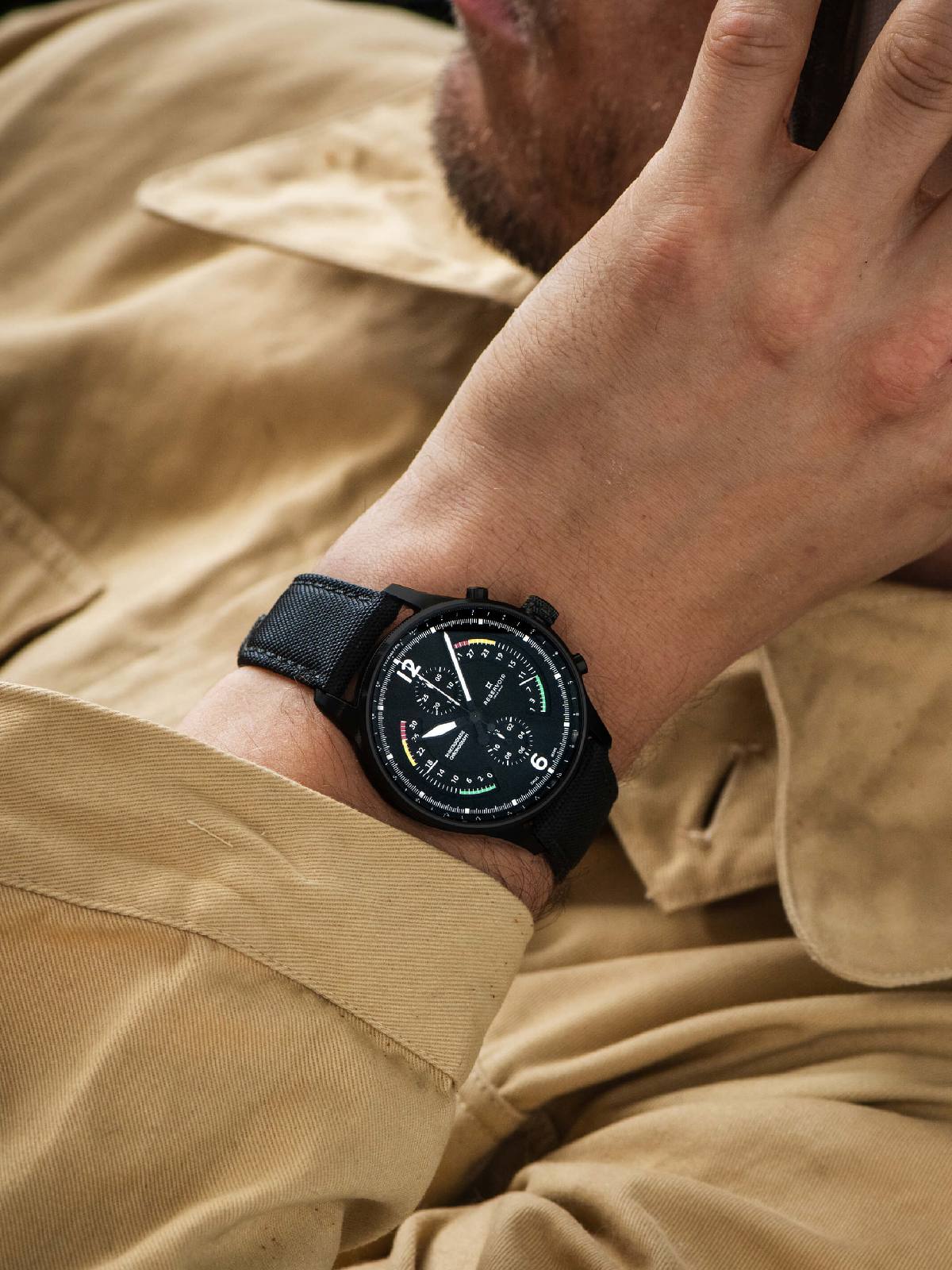 RESERVOIR AIRFIGHT CHRONOGRAPH BLACK Lifestyle 5 @lauraevratphotography fiche produit