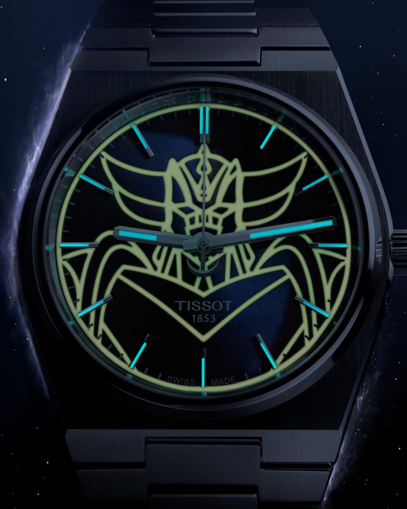 金剛戰神輪廓線條以Super LumiNova®夜光塗層描繪，在黑暗中栩栩如生，彷彿有了生命一般